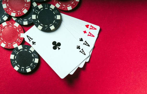 miototo official Casino Hold'em live dealer table on mobile showing croupier and community cards
